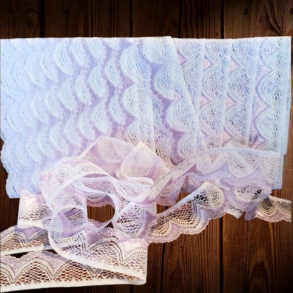 Chantilly Lace Trim - 1" x 18 yards - Lavender & White Scalloped - Picture 6 of 8
